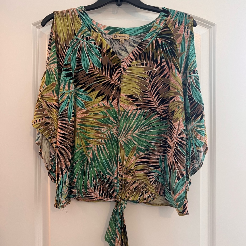Democracy size M Womens tie front peekaboo shoulder palm print top.